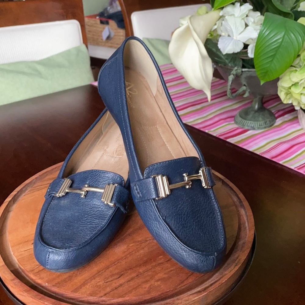 Aerosole Blue Leather Loafers Women’s Size 9.5